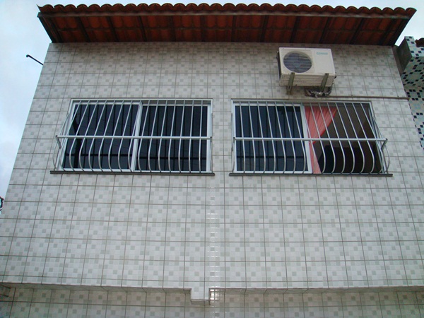 JANELAS COM GRADES BOLEADAS