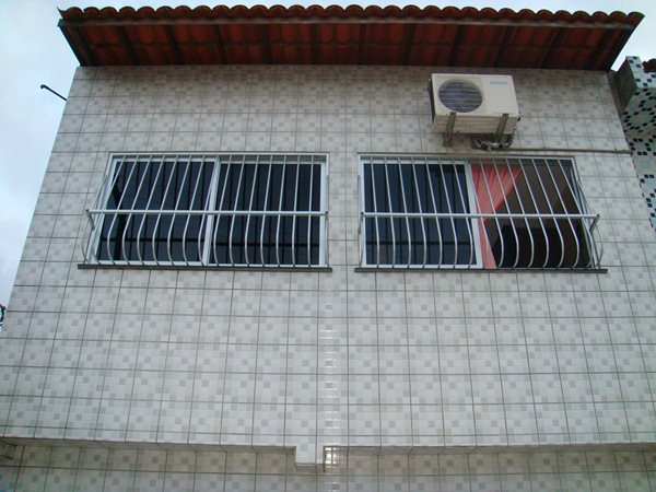 JANELAS COM GRADES BOLEADAS