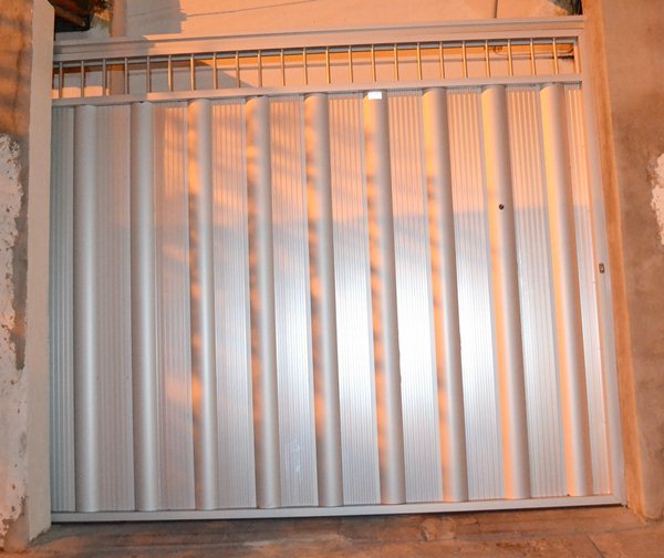 PORT�O COM VENTILA��O SUPERIOR