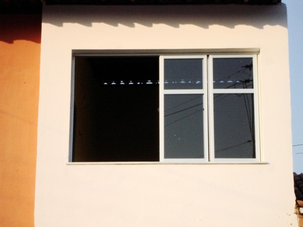 JANELA COM 4 FOLHAS 