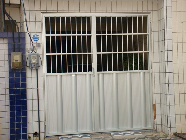 PORT�O MEIO FECHADO