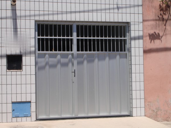 PORT�O  E PORTA, DOIS  EM UM