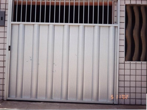 PORT�O  COM VENTILA��O SUPERIOR